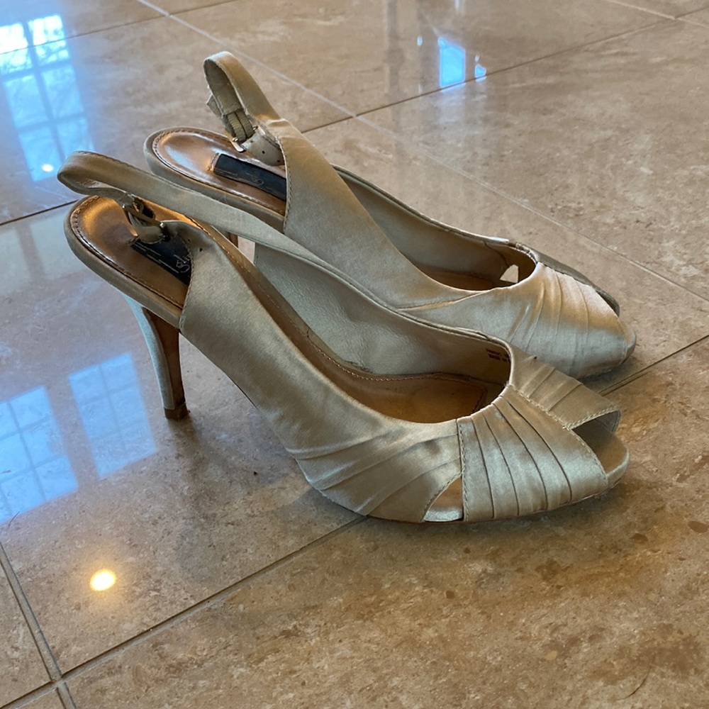 Glint size 8 designer heels